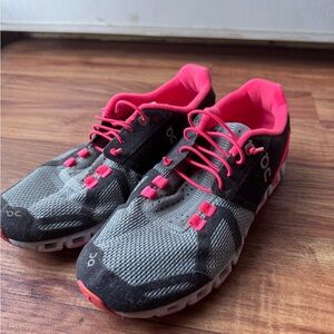 On Cloud Running Women's Gray and Pink Athletic Shoes